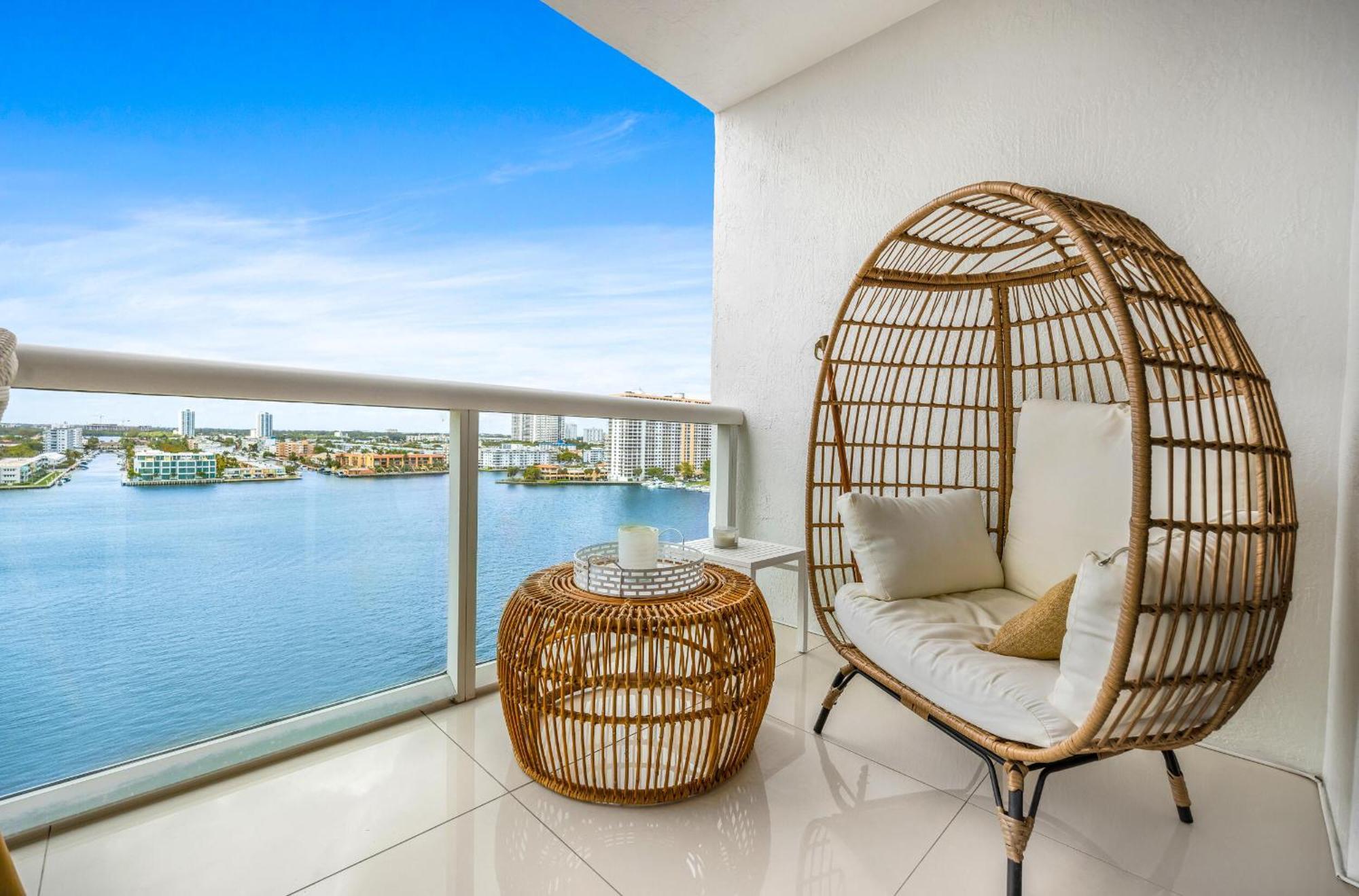 Relaxation At Its Finest - Oceanview Condo #1206 In Golden Bay With Free Parking Sunny Isles Beach Kültér fotó